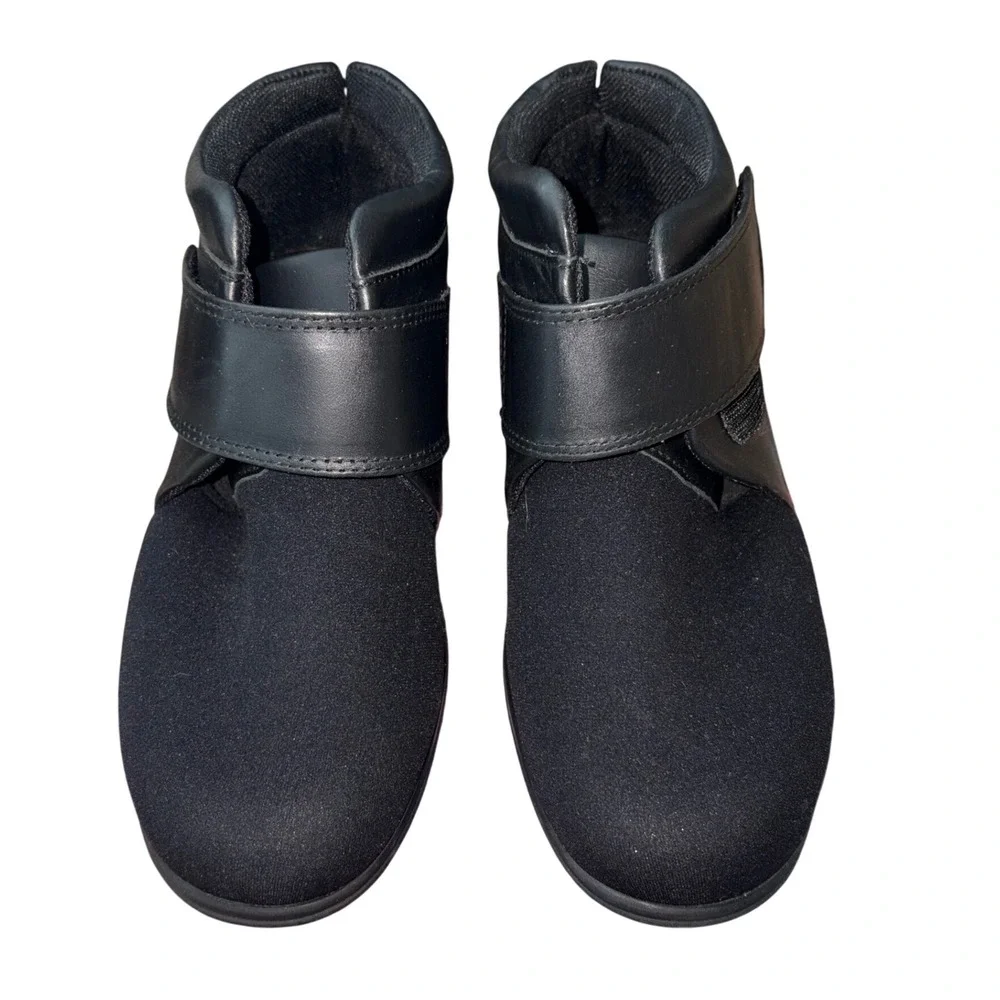 Cosyfeet sz 7 US  EU 38 ‎ Julia Boots in Black